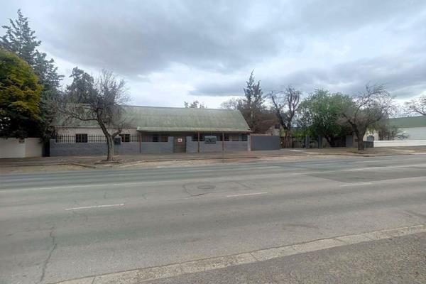 This expansive commercial property, located along the scenic route to the renowned Cango ...