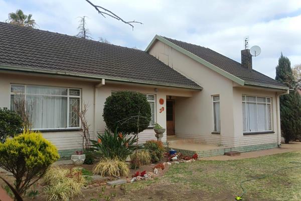 Spacious 3-Bedroom Home with Pool and Borehole

This charming 3-bedroom, 2-bathroom home offers a perfect blend of comfort and ...