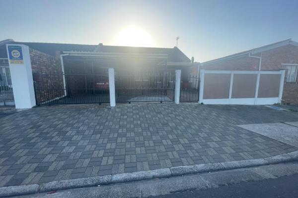 Property Details:

Location: Westridge, Mitchell&#39;s Plain
Size: 277 square meters
Bedrooms: 3
Bathrooms: 1 (separate bathroom and ...