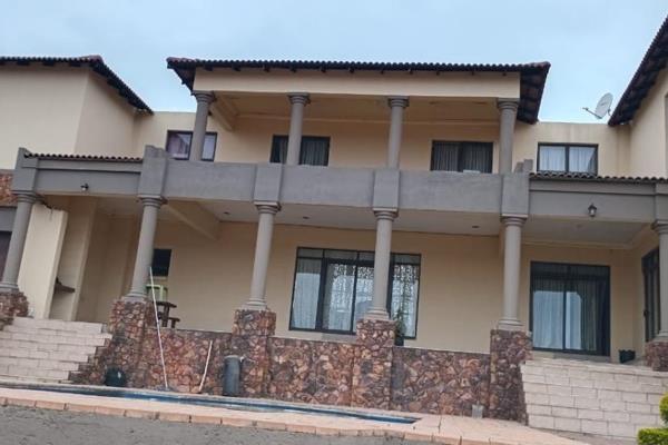 Are you believing living in style.

A very elegant six very spacious bedroom house with six bathrooms including full bathrooms. This is ...