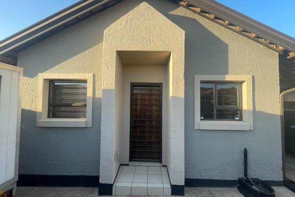 This immaculate property, located in the vibrant neighborhood of Soweto, offers a seamless blend of comfort and style. The main house ...