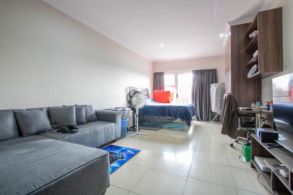 Spacious Bachelor Apartment in Safe Complex

This generous bachelor apartment is perfect for students seeking a comfortable and ...