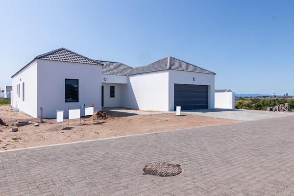 This house is beautifully planned and offers:
* 3 bedrooms with cupboards;
* full bathroom and en-suite to main bedroom;
* well ...