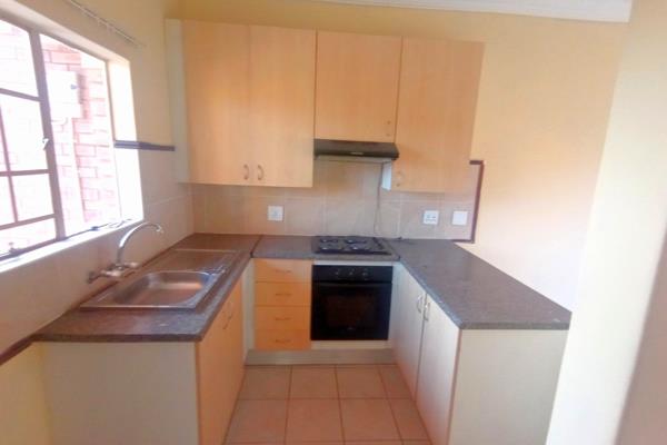 1 Bedroom Flat for Rent in The Orchards
A flat with balcony in a security complex!
Featuring:
- Bedroom with built-in cupboards ...