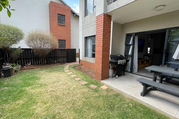 IMMACULATE, WELL LOCATED AND PET FRIENDLY

Situated on the lip of Farrarmere and Atlasville is this gorgeous garden apartment.
With ...