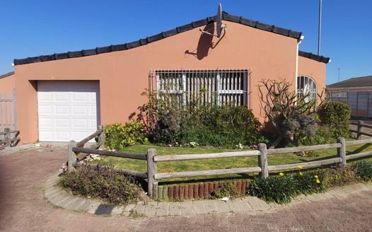 3 Bedroom House for sale in Strandfontein