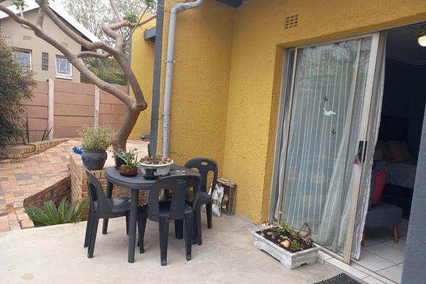 Single bachelor cottage is priced at R4800 unfurnished R5700

This neat garden cottage ...