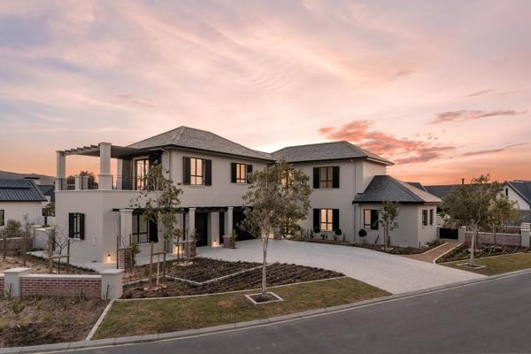 Discover the perfect family home in the  La Vue area of Val de Vie Estate, designed with young families in mind. This stunning ...