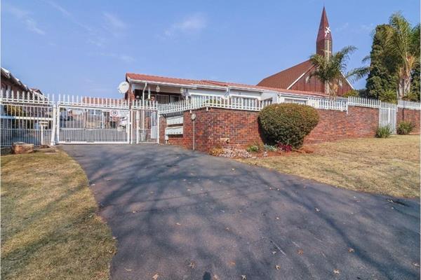 Chic 2-Bed Townhouse in Gauteng&#39;s Silverfields - VIEWING BY APPOINTMENT ONLY!!!
2 ...