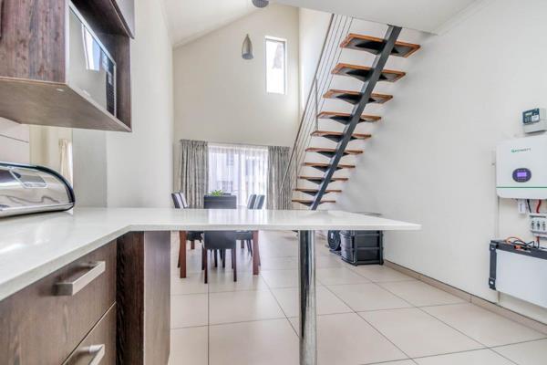 STUNNING TOP FLOOR LOFT APARTMENT IN DAINFERN, SANDTON
*sole mandate*
 Welcome to this exceptional 2-bedroom, 1-bathroom loft ...