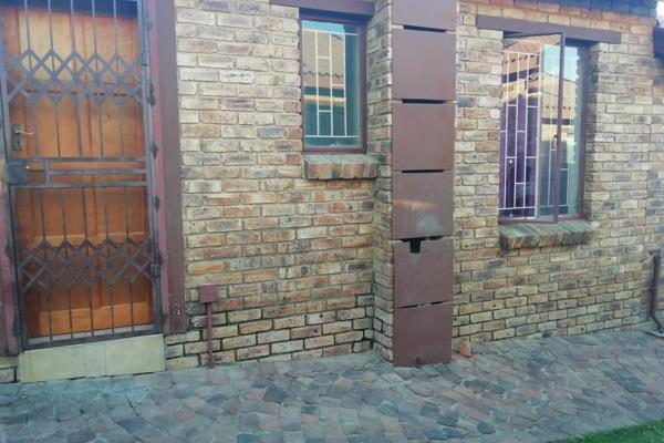 2bed townhouse to rental in quiet secure complex in Olievenhoutbosch ext 36. The ...