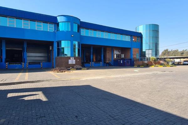 This 8500m2 industrial warehouse centrally located between the M2 and N3 highway. The ...