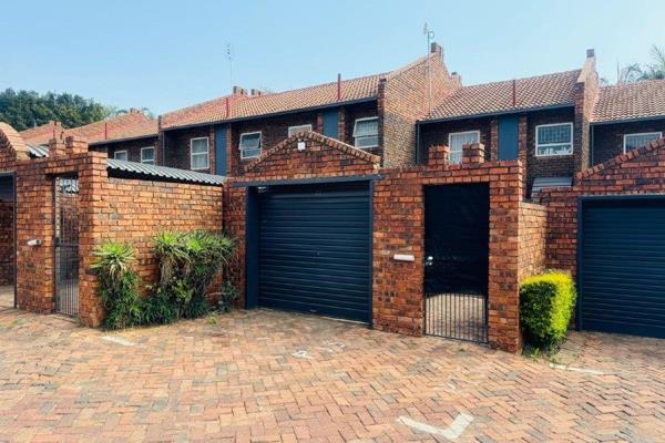 Duplex for Sale in Garsfontein

This Townhouse offers you the following:

Downstairs:

Open Plan Lounge
Space for a Small Dining ...