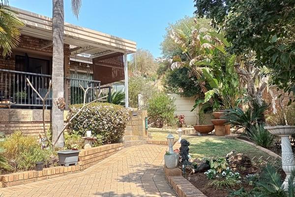 Charming 2-Bedroom, 2-Bathroom Home in Noordheuwel Ext 4

This beautifully maintained ...