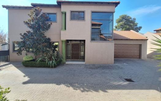 3 Bedroom Townhouse for sale in Vanderbijlpark SW 5