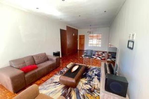 This unit offers the following:

3 bedrooms
2 bathrooms
A nice size ...