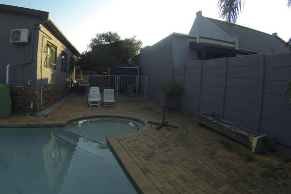 This 3-bedroom &amp; 2-bathroom family home with a swimming pool is situated in the popular suburb Bellville. Close distance from ...