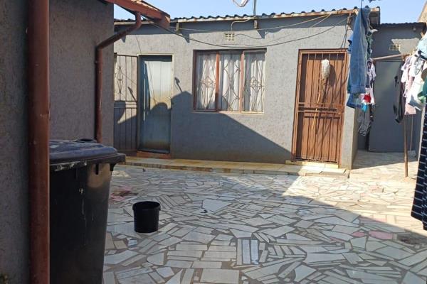 2-bedroom house with a kitchen and separate lounge, toilet, and bathroom. Includes 6 outside rooms and 2 outside toilets. 

The ...