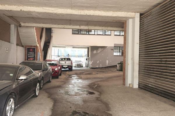 Conveniently situated in Mayville/Bonela, this 425m2 warehouse is immediately available.
It is situated on the first floor with ramp ...