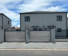 Townhouse for sale in Grassy Park