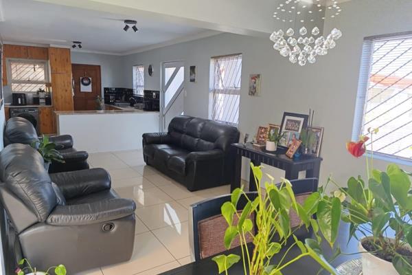 Sole &amp; Exclusive Listing |Offers from R1 350 000!
3 Bedroom Home For Sale in Parow

This well appointed neat and tidy home comes ...