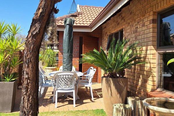 Beautiful 2 house in Pretoria East Retirement Estate available.  This unit consists of 2 ...