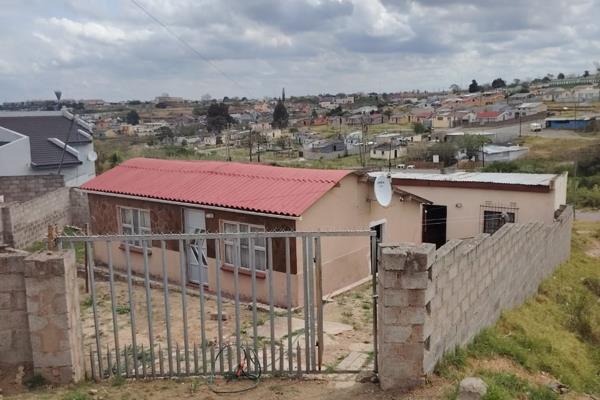 4 bedroom house for sale  in mdantsane.

Ladies and Gentlemen AKHONA SIBOBOSI PROPERTIES is proudly present this cozy corner house in ...