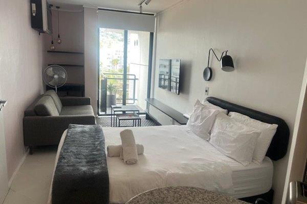 Fully furnished studio apartment in the heart of Sea Point.
Close to all amenities ...