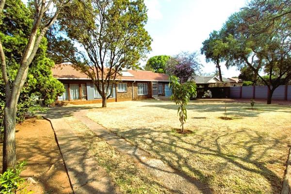 Welcome to this spacious family home in the heart of Rooihuiskraal, Pretoria! This property features 4 comfortable bedrooms, each with ...