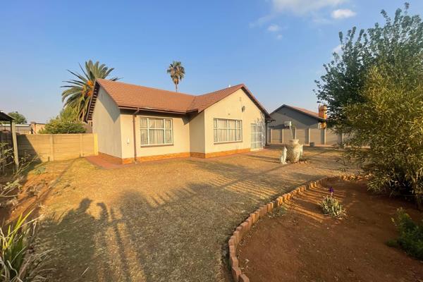 This spacious 3 Bedrooms, 2 bathrooms home in Vanderbijlpark offers both comfort and convenience. 

The main bedroom includes an ...