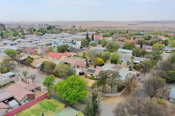 This spacious Secunda property offers ample parking with a large carport that accommodates up to eight vehicles, along with a separate ...