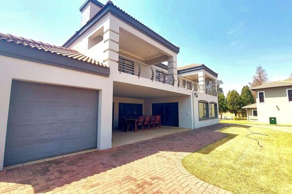 This lovely 4 bedroom house in located in a secure River Estate in Vanderbijlpark.

Providing you with direct access to the Vaal River ...