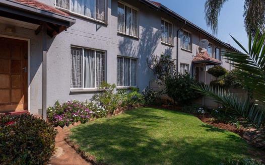 2 Bedroom Townhouse for sale in Glen Marais