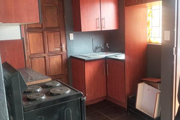 HOUSE FOR SALE IN SOSHANGUVE EAST
This property is situated in a prime location where you can walk to three schools. There is prepaid ...