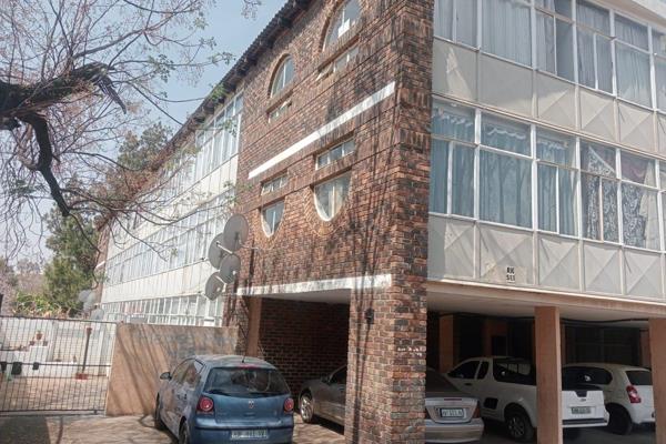 Two bedroom Flat
Large living room.

This property are near the N12 and near the CBD