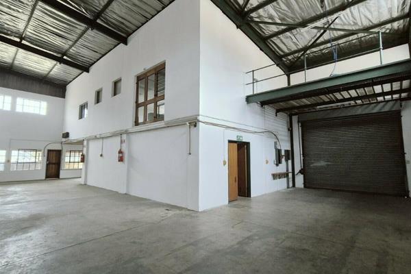 Discover this versatile 350 sqm industrial unit located in the heart of Silvertondale. ...