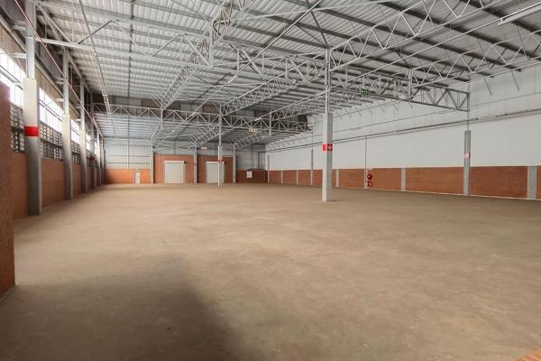 This spacious warehouse, located in a secure business complex in Highveld, Centurion, offers versatile usage options ideal for ...