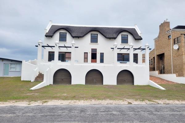 Stunning Coastal Retreat: Your Perfect Holiday House

Welcome to your dream holiday ...