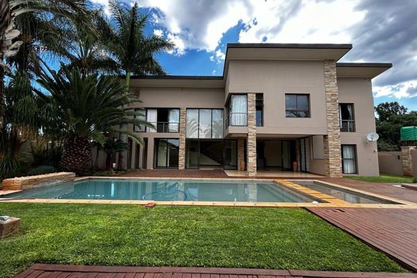 Discover the beauty and elegance of this modern house nestled in the heart of Chroompark! This stunning property boasts spacious ...