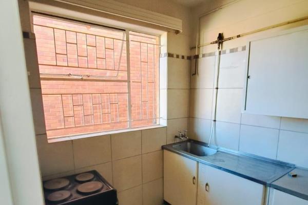 Spacious two bedroom flat.

Large living room
Ideal for the traveler lock up and go.

This property is situated on the N12 walking ...