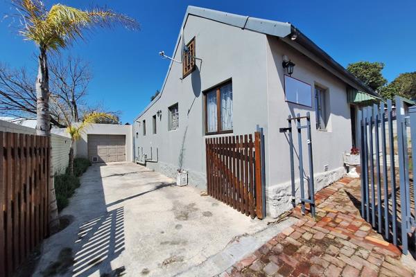 EXLUSIVE MANDATE

This charming property boasts an abundance of character, featuring solid wooden floors, wooden door frames, and more. ...