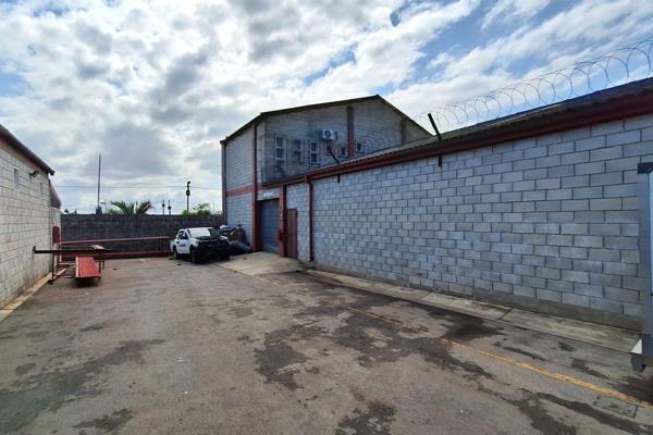 1 TASSAN ROAD | WALMER | PRACTICAL, SECURE WAREHOUSE

This 328m&#178; industrial unit ...