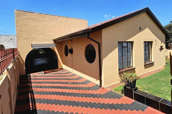 Charming 3-Bedroom Family Home in Lenasia South 

This spacious 3-bedroom, 2-bathroom home in the heart of Lenasia South offers ...