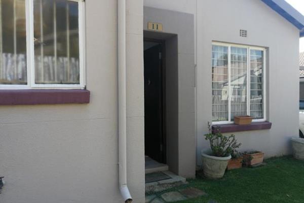 This 2 bedroom one bathroom unit is well maintained.

The kitchen is spacious with loads ...