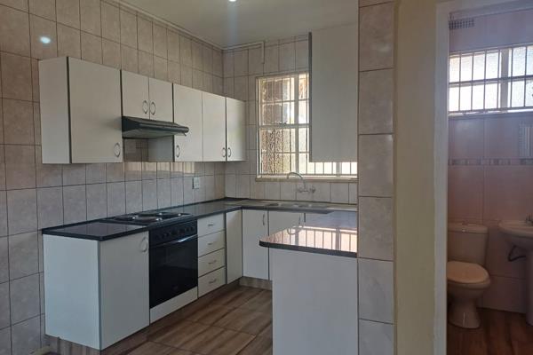 I just found this sunny, spacious, quiet and gorgeous (NO PETS) 2 bedrooms 1 bathroom GROUND FLOOR flat in Sunnyridge.
Spacious ...