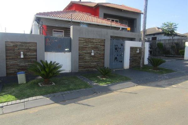 Situated close the Mamelodi/ Cullinan road crossing. This house is located in the beautiful Glenway estate. This house has 3 bedrooms ...