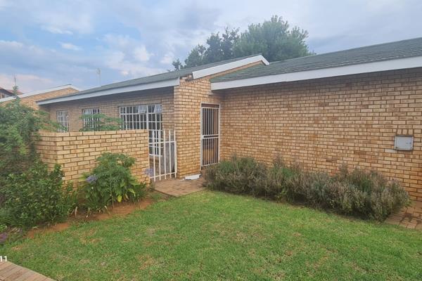 This lovely 2-bedroom home is situated in a small, peaceful complex in Flamwood, perfect for a small family or elderly couple seeking a ...