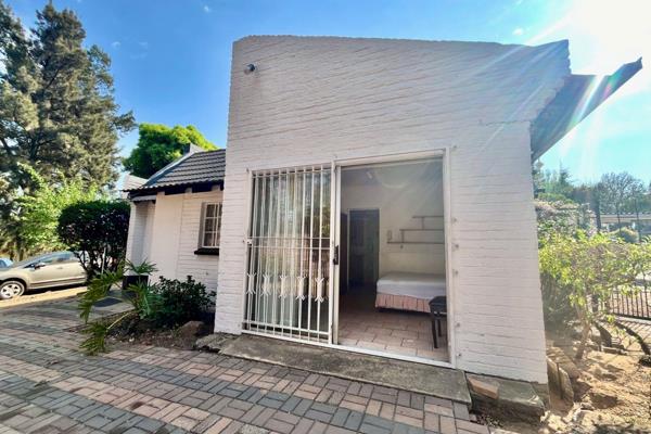 Looking for a cozy, fully furnished bachelor cottage in the heart of President Park, Midrand? 

This one-bedroom, one-bathroom rental ...