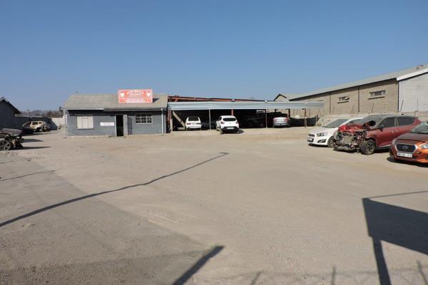 R1 650 000-00 plus vat 

1761 sqm.

BLAAUWBERG Street.

Improvements:
Office Block 
Lean-To Structure Steel Roof.
  
Current ...