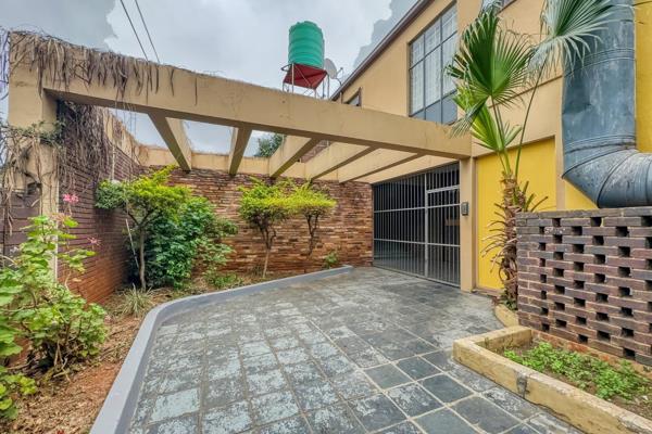 Situated near the heart of the Pretoria University&#39;s medical campus this flat afford a student or a comfortable and secure home to ...